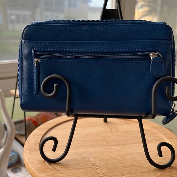Gorgeous Royal Blue PU Wallet - Picture 3 of 12
